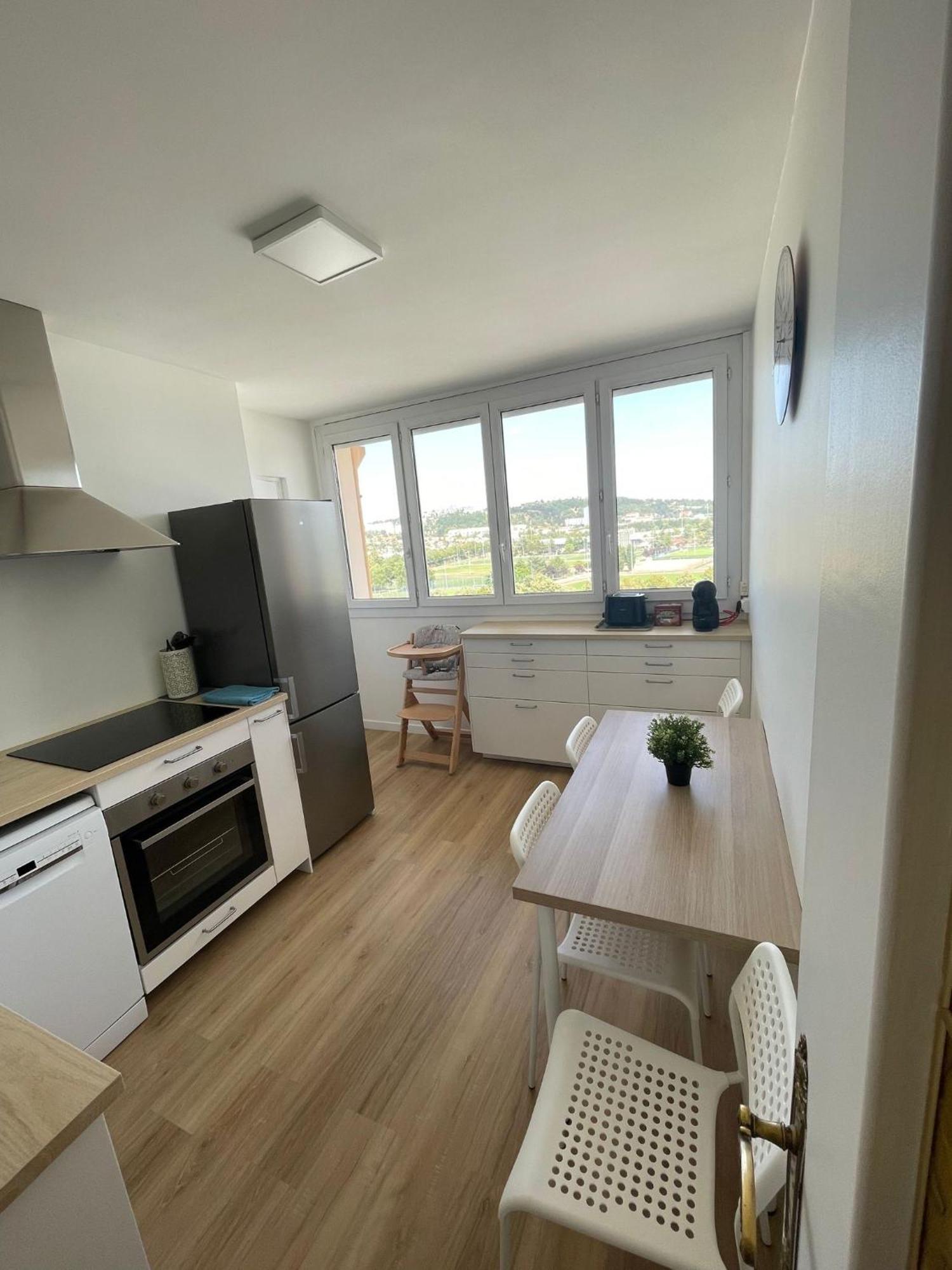 Bergson Top - Appart 80M2, 2 Grandes Chambres, Entierement Renovee Et Equipee, Lumineux, Wifi, Balcon, Calme, Vue Imprenable Сент-Этьен Экстерьер фото